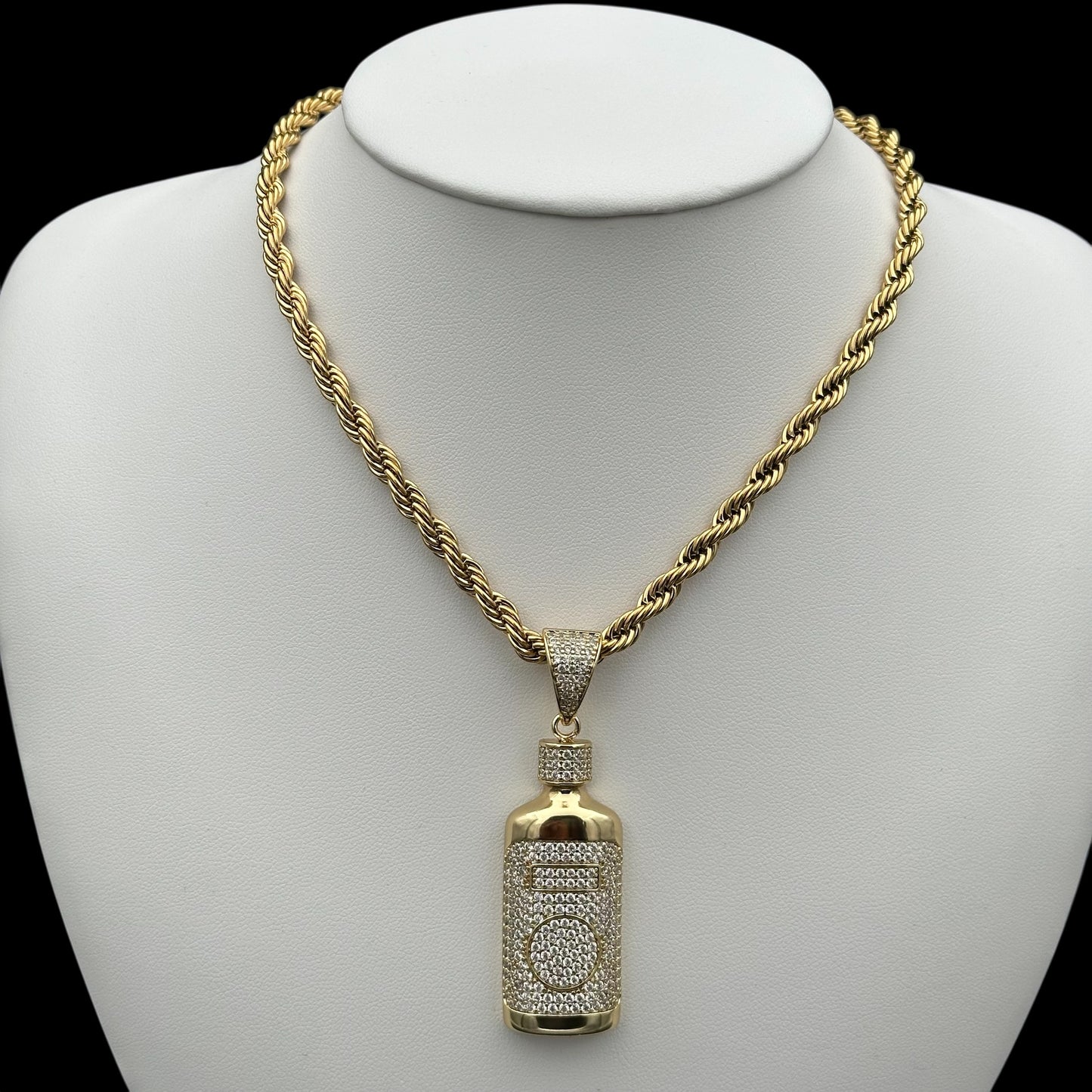 Pandantiv Balkan Bottle Placat cu Aur 18K