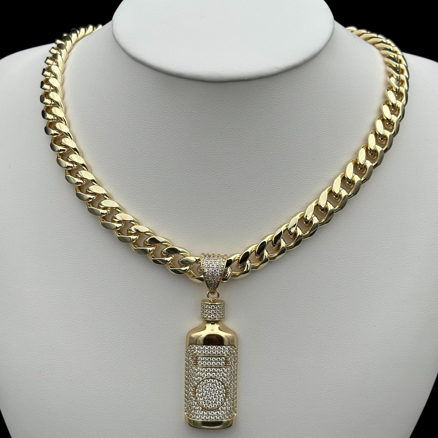 Pandantiv Balkan Bottle Placat cu Aur 18K