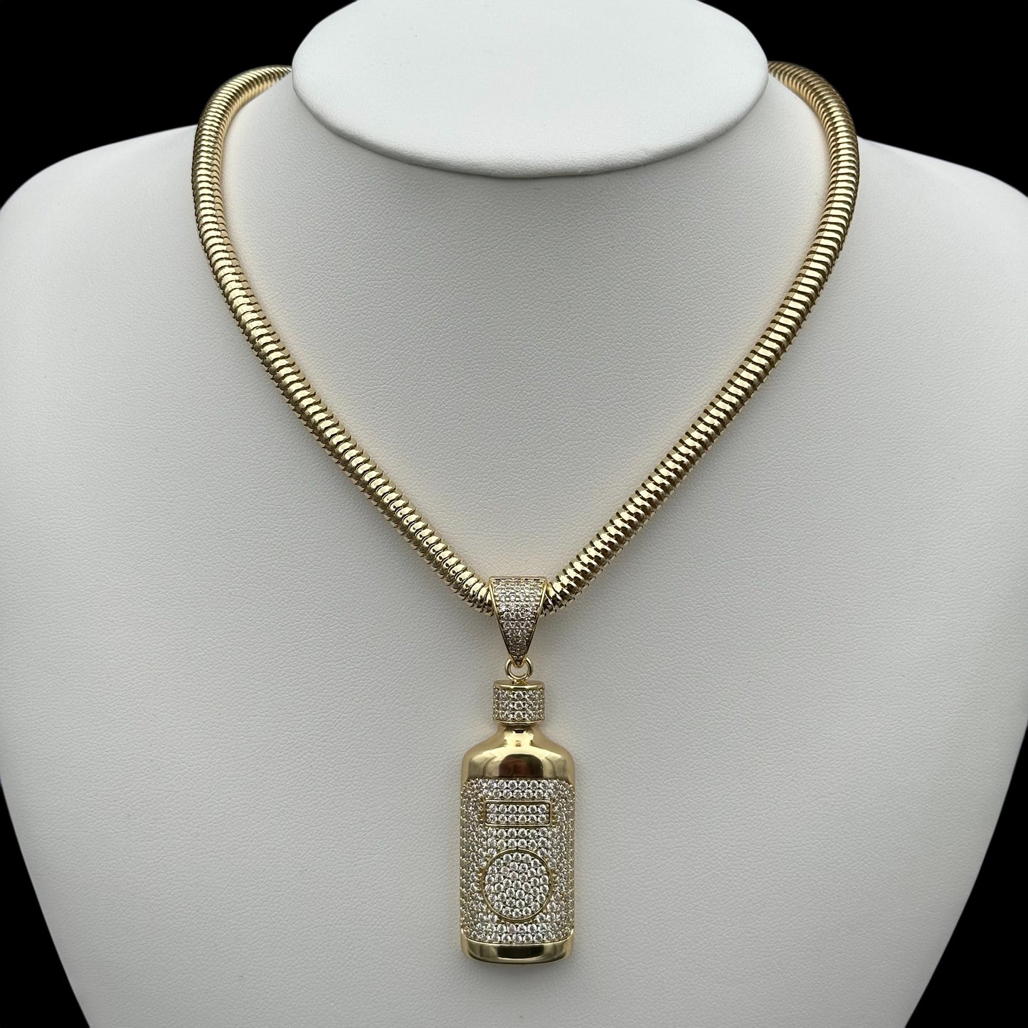 Pandantiv Balkan Bottle Placat cu Aur 18K